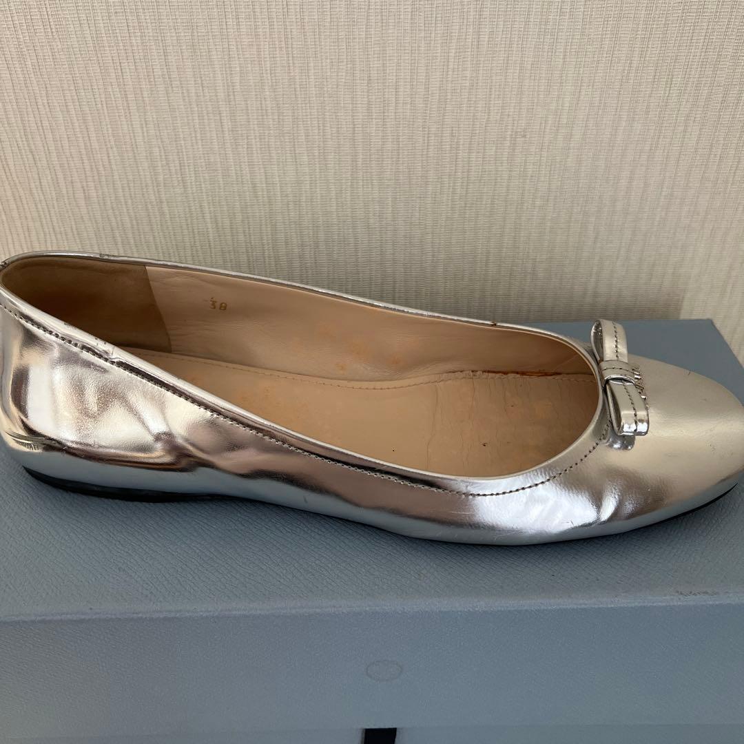 PRADA シルバー フラットシューズ