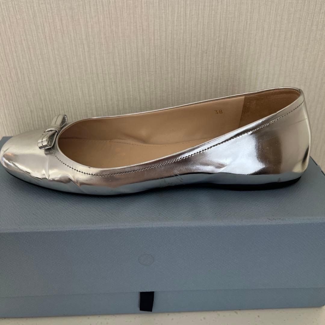 PRADA シルバー フラットシューズ