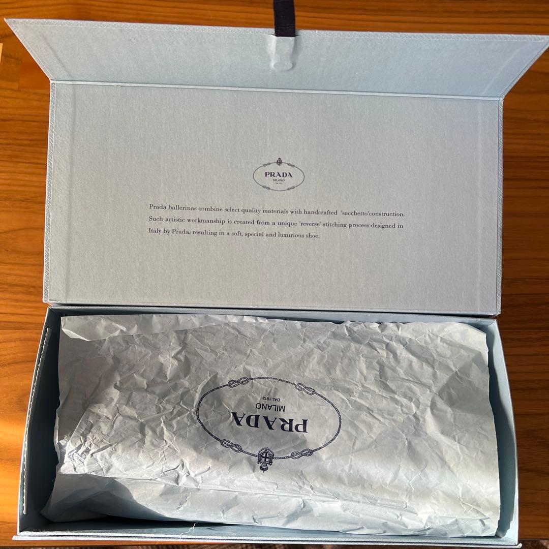 PRADA シルバー フラットシューズ