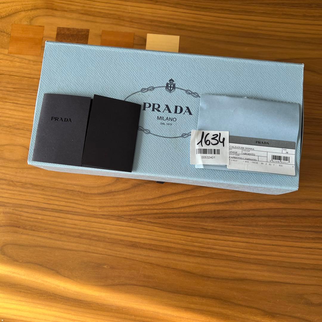 PRADA シルバー フラットシューズ