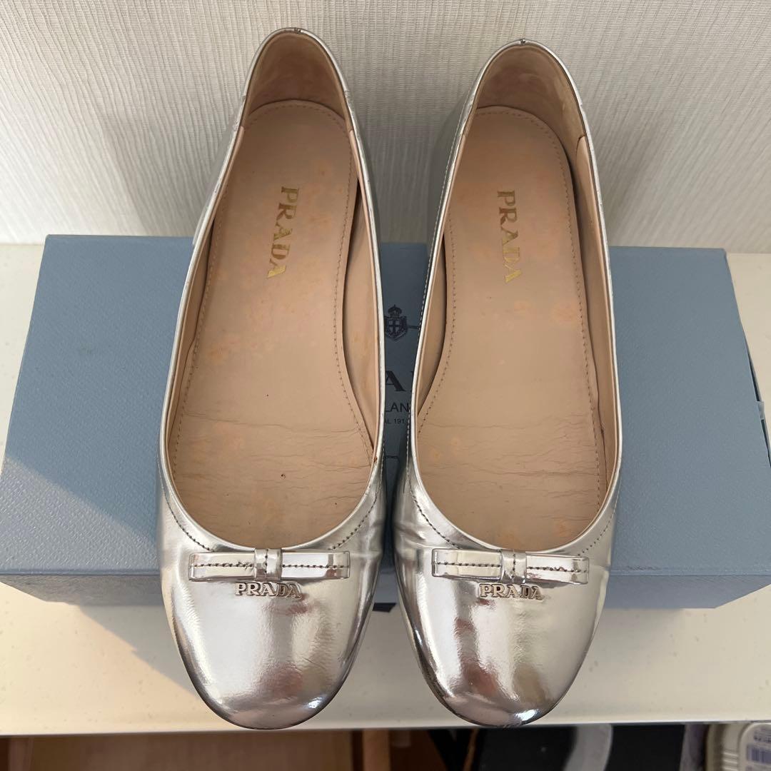 PRADA シルバー フラットシューズ