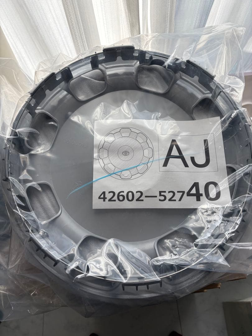 【ろと】新型シエンタＺ　純正ホイール4本（キャップ、ナット付）