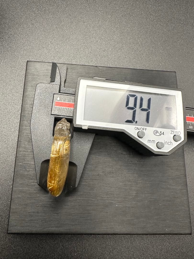 タイチンルチルクォーツ彫物（貔貅）