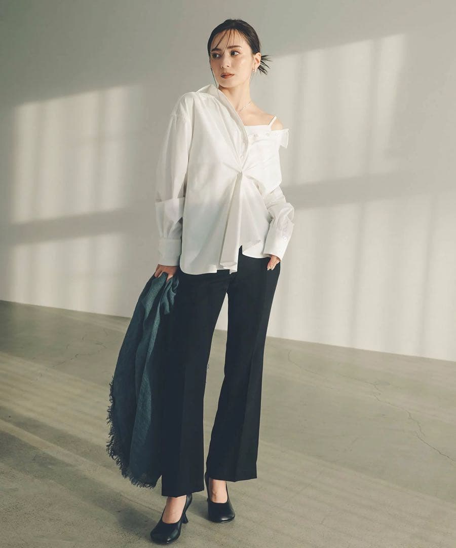 anuans スリムフィットセミフレアパンツ