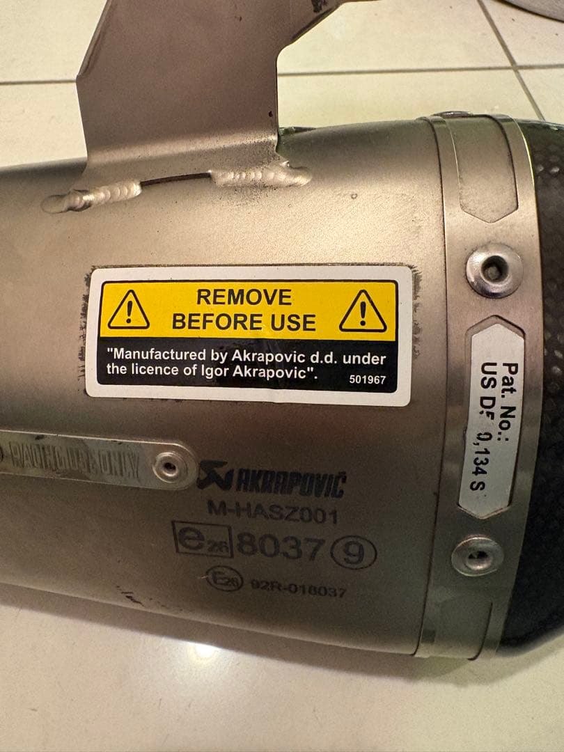 AKRAPOVIČ レイシングタイプスリップオンマフラー