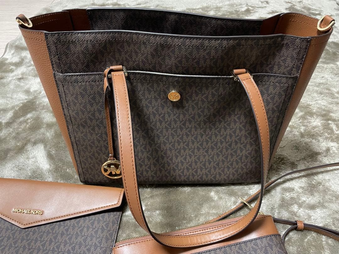 MICHEAL KORS ショルダーバッグ 別売りチャーム＆バックルおまけ付き