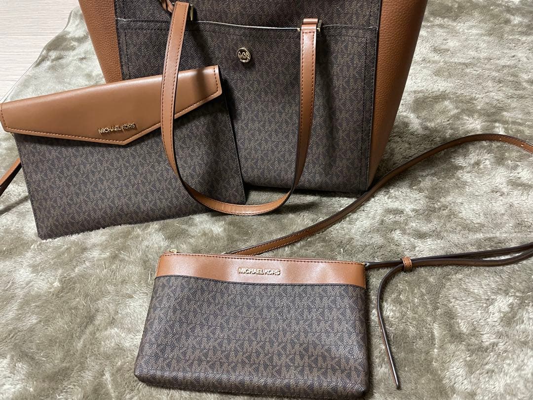 MICHEAL KORS ショルダーバッグ 別売りチャーム＆バックルおまけ付き