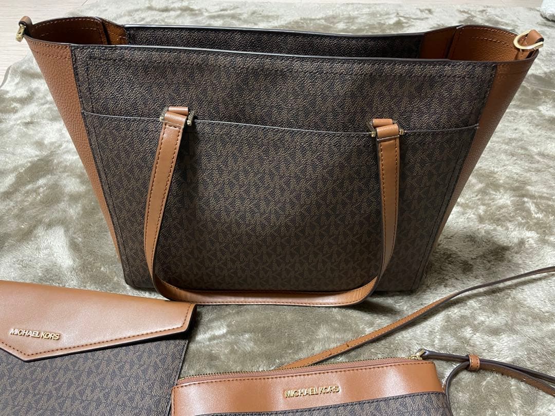 MICHEAL KORS ショルダーバッグ 別売りチャーム＆バックルおまけ付き