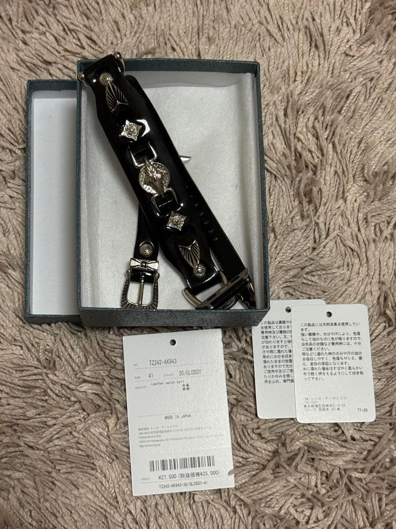 美品　toga leather watch belt 41cm GLOSSY