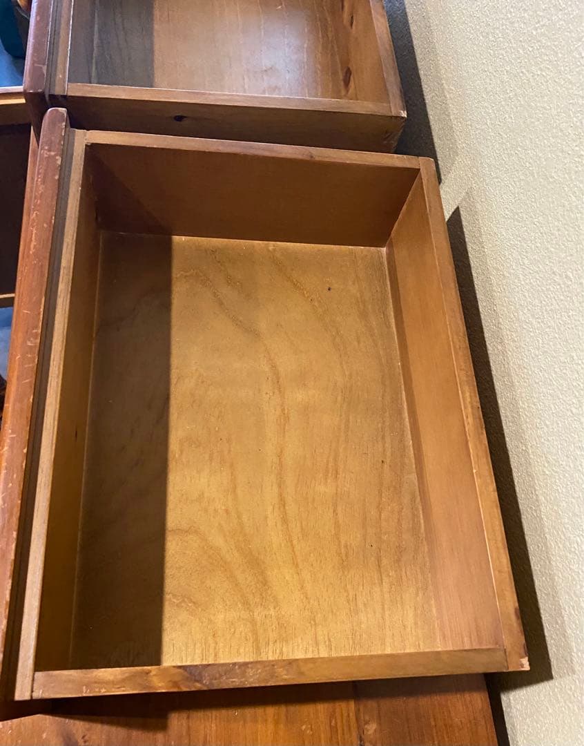 （りりり）送料込み　スペイン製　木製キャビネット