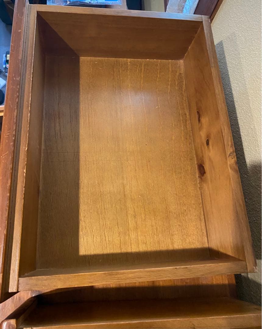 （りりり）送料込み　スペイン製　木製キャビネット