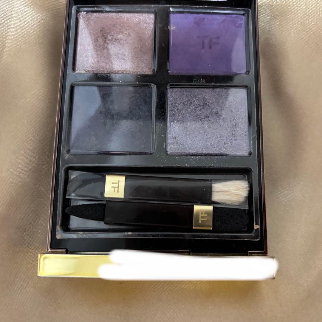 トムフォード アイカラークォード 28A デイドリーム