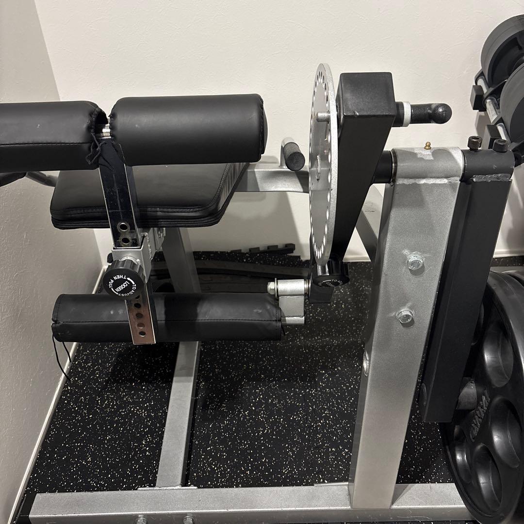 レッグエクステンション・カールマシン アイロテック　IROTEC