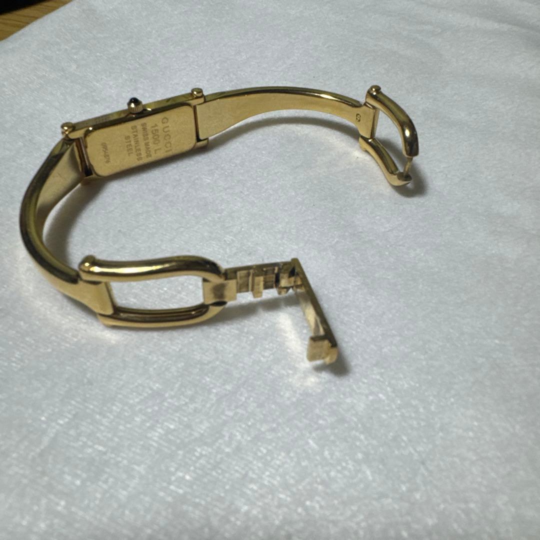 GUCCI レディース腕時計 1500L 黒文字盤 ゴールド バングル