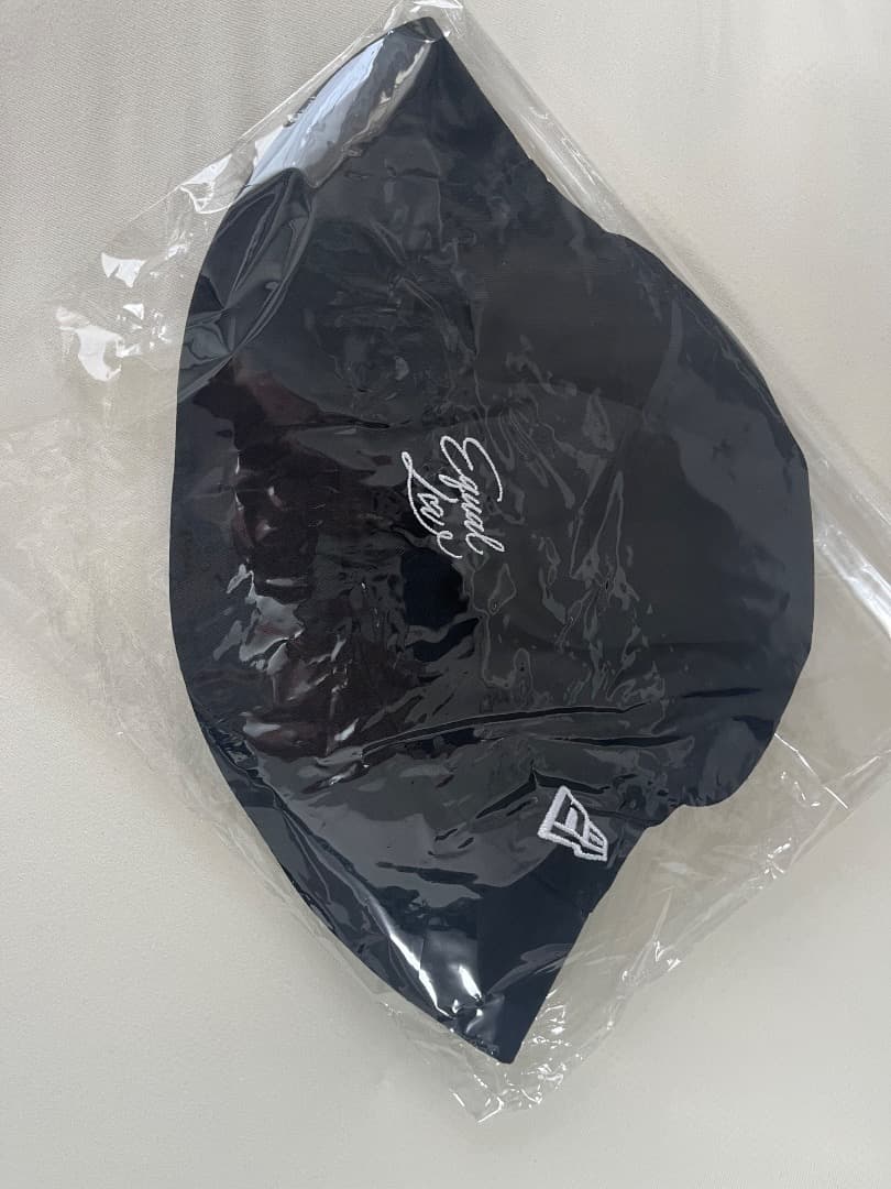 ＝LOVE イコラブ バケットハット (ブラック) ニューエラ