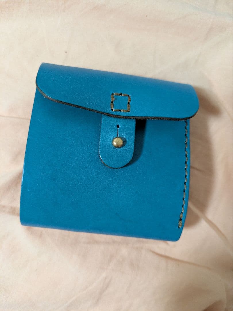 ヘルツ　HERZ セルリアンブルー　ギボシ留め　二つ折り財布