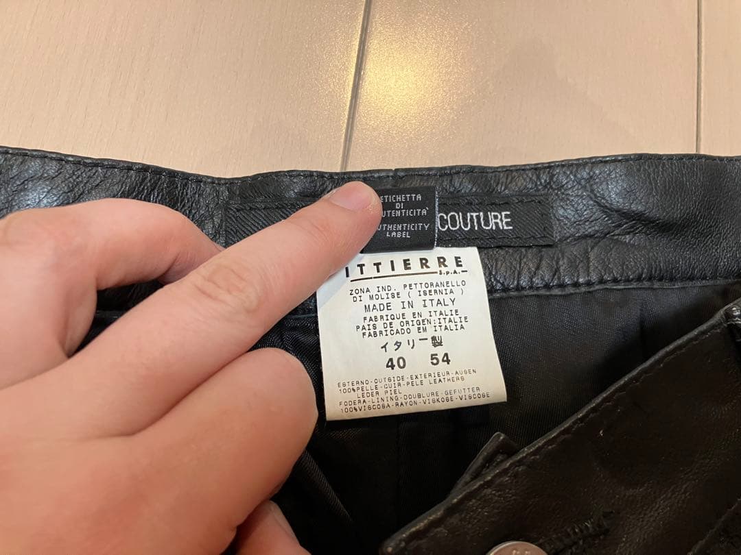 versace レザーパンツ　ブラック