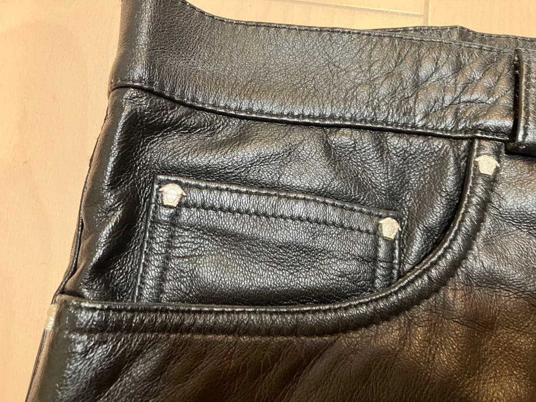 versace レザーパンツ　ブラック