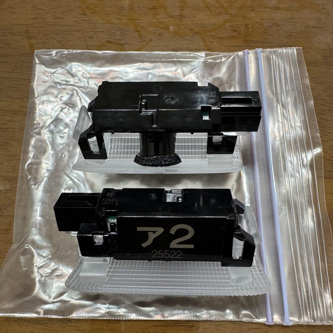 16代目クラウン 純正プロジェクションカーテシーイルミ 王冠ロゴ 美品