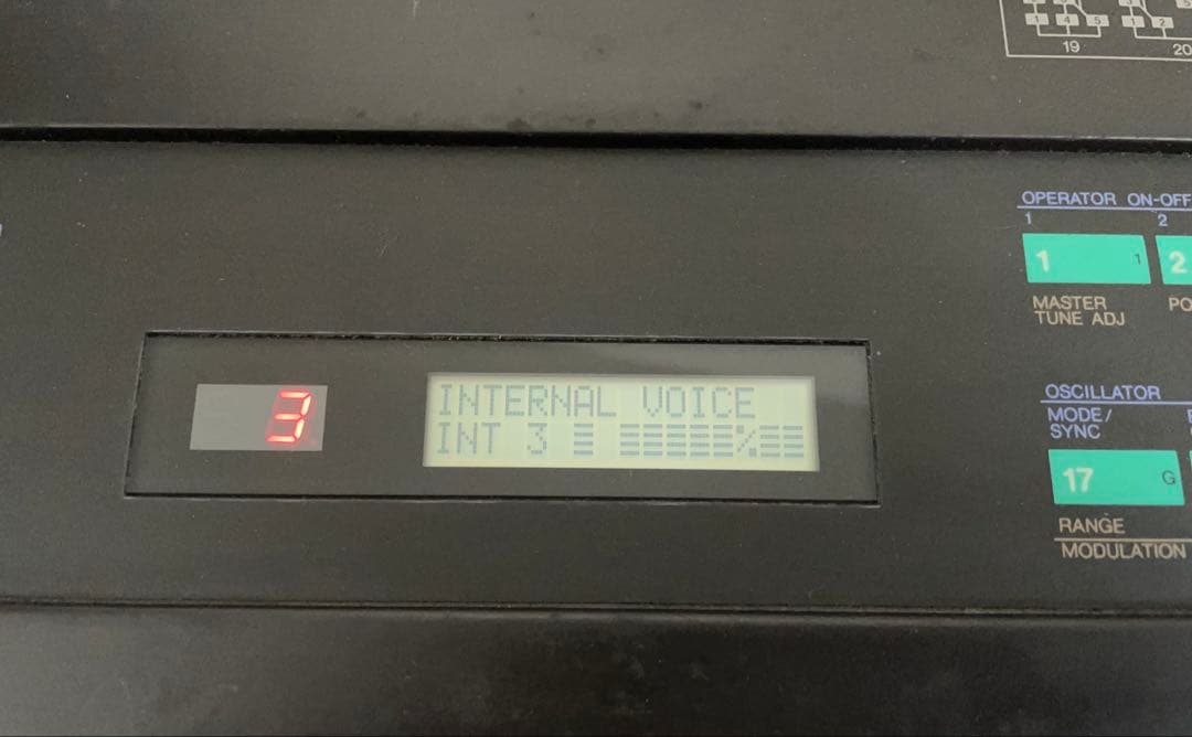 ヤマハ シンセサイザー DX7 ハードケース付き 61鍵盤 32音色