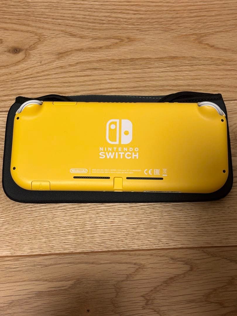 Nintendo Switch Lite イエロー　ポケモン付