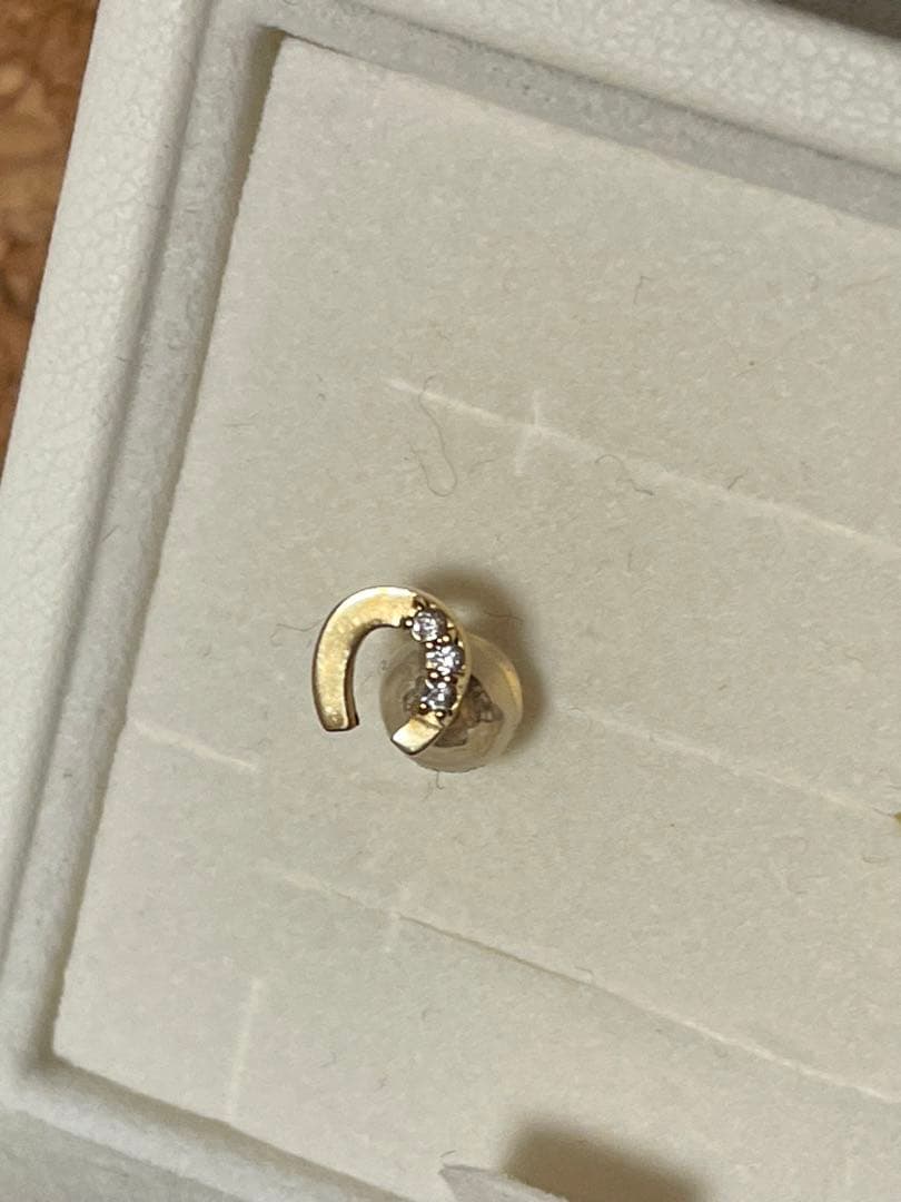 ◆感謝価格◆4℃◆ヨンドシー◆K10◆ホースシュージルコニアピアス◆