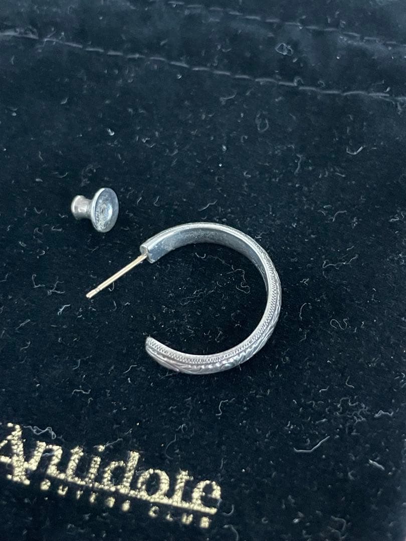アクセサリー ANTIDOTE BUYERS Engraved Hoop Earring