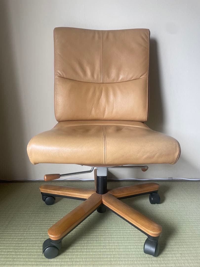 カリモク　本革張デスクチェア