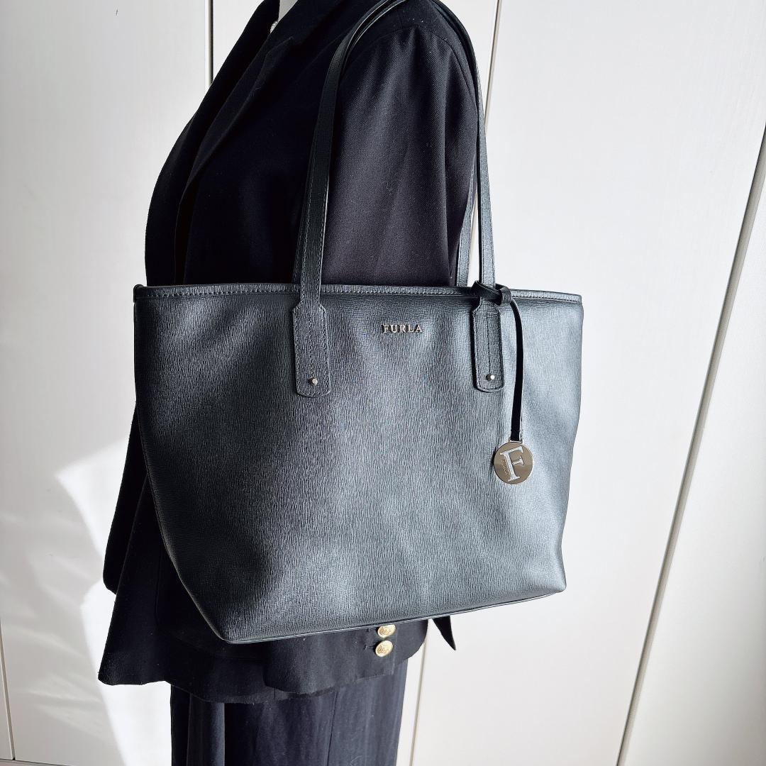 【美品】A4サイズ収納可 FURLA フルラ トートバッグ ブラック