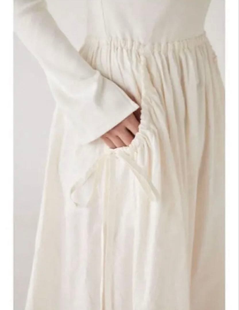 M_エムンダーバーホワイト Vネック 長袖 ロングワンピース