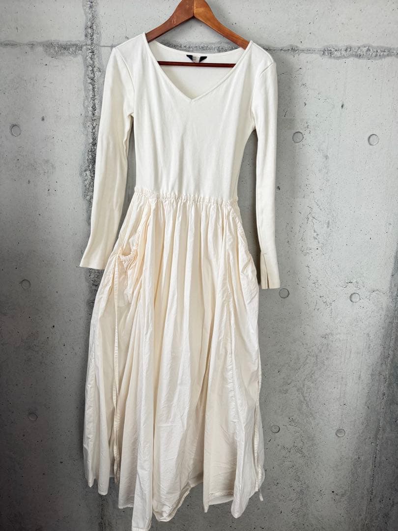 M_エムンダーバーホワイト Vネック 長袖 ロングワンピース