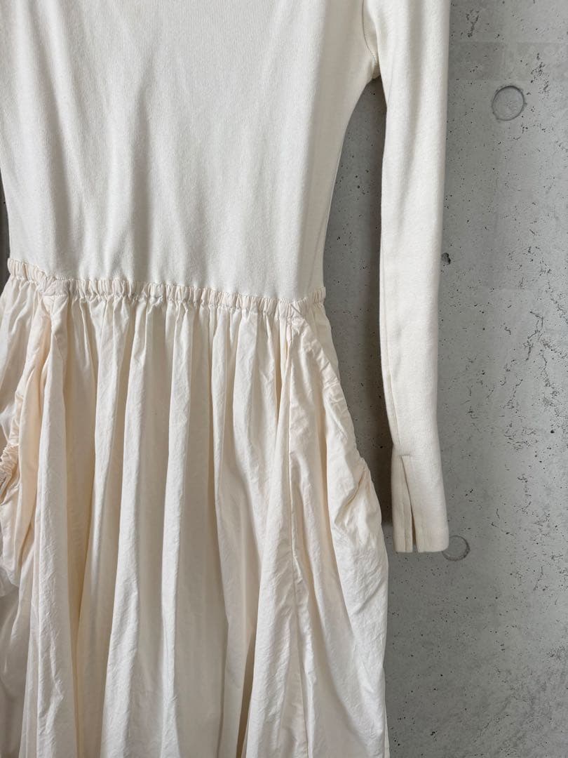 M_エムンダーバーホワイト Vネック 長袖 ロングワンピース