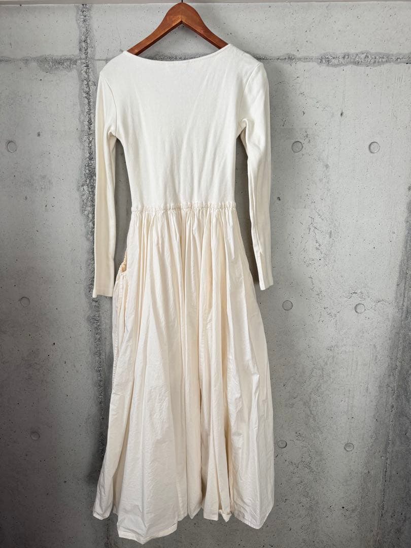 M_エムンダーバーホワイト Vネック 長袖 ロングワンピース