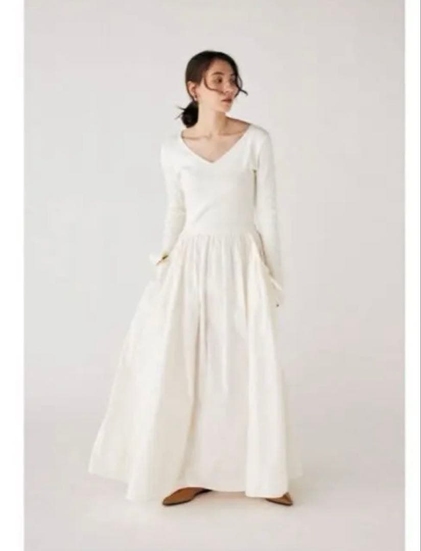 M_エムンダーバーホワイト Vネック 長袖 ロングワンピース