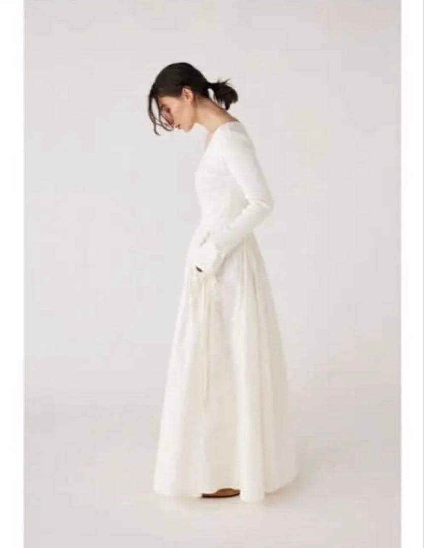 M_エムンダーバーホワイト Vネック 長袖 ロングワンピース