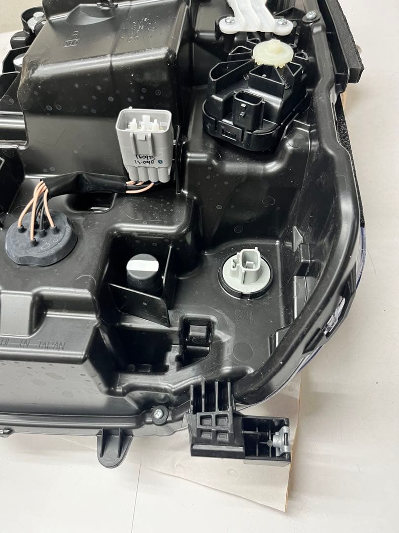 エブリィワゴン／クリッパーリオ　DA17W 後期　純正　LEDヘッドライト　右