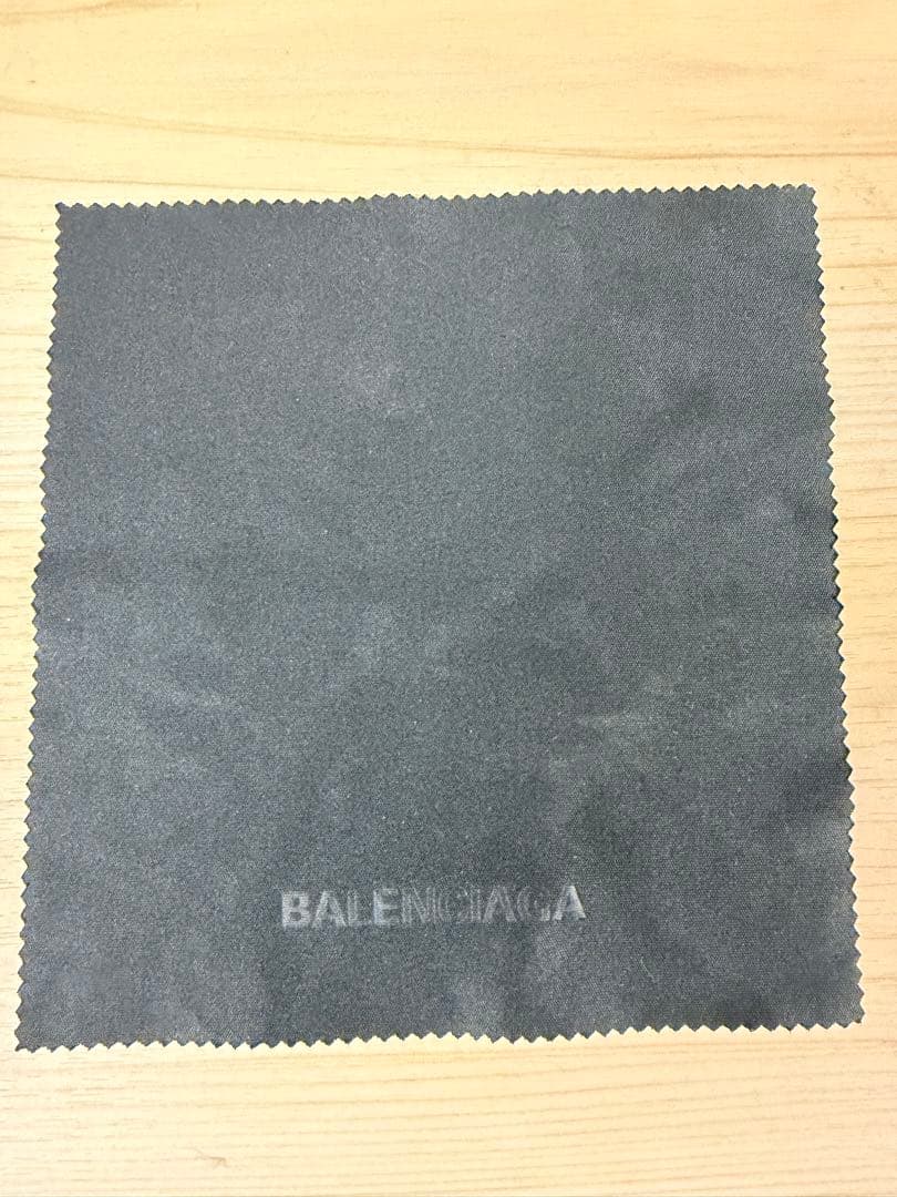 バレンシアガスクエアサングラス