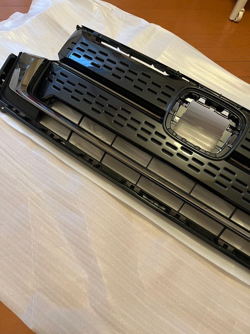 ステップワゴンブラックエディションフロントグリルSTEPWGN RP8新車外し