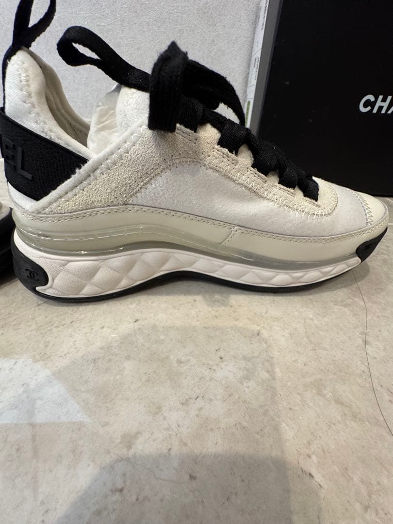 CHANEL ホワイト スニーカー