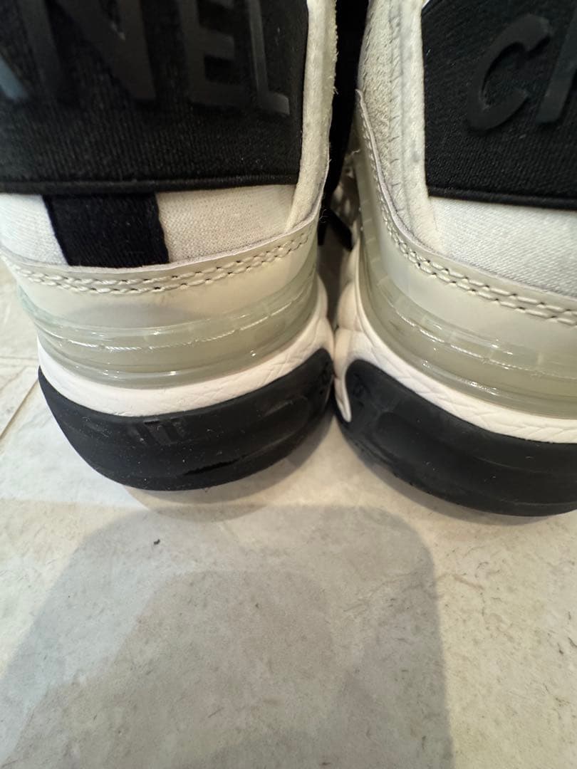 CHANEL ホワイト スニーカー