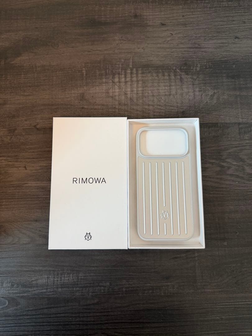 未使用新品 定価以下 RIMOWAシルバー iPhone17 promaxケース