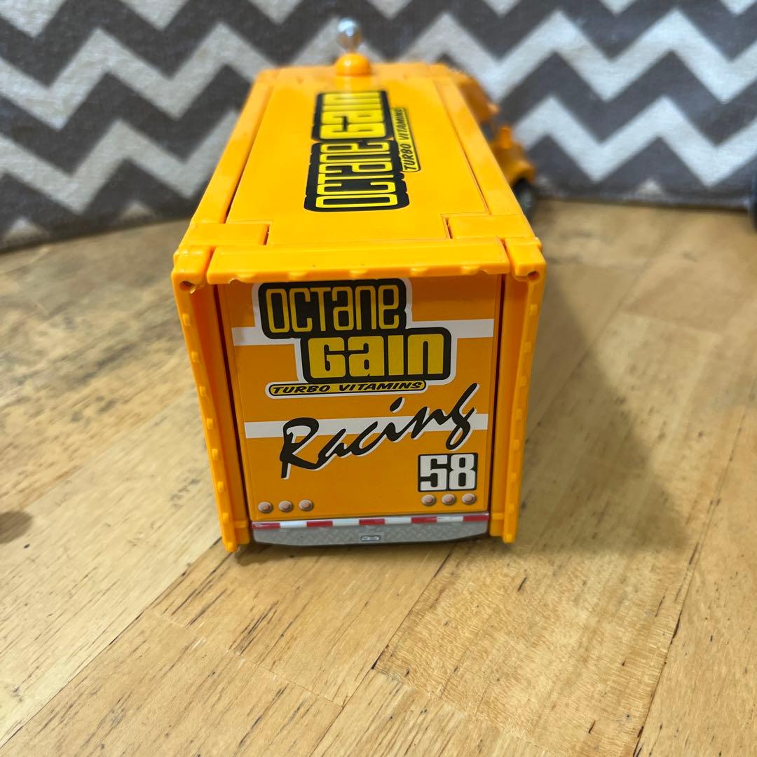 マテル　カーズ　オクタンゲイン 58 ハウラーとピットクルーセット