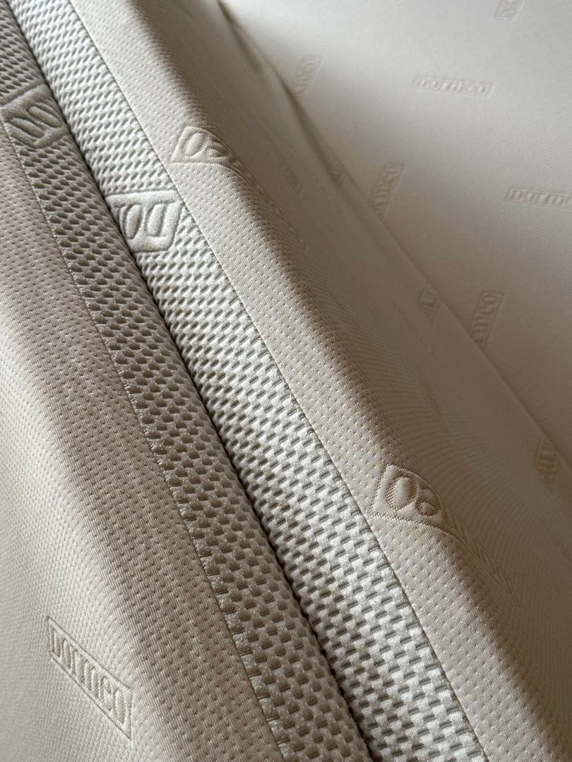 y*i様 正規品ドルメオ DORMEO 三折り マットレス ダブル