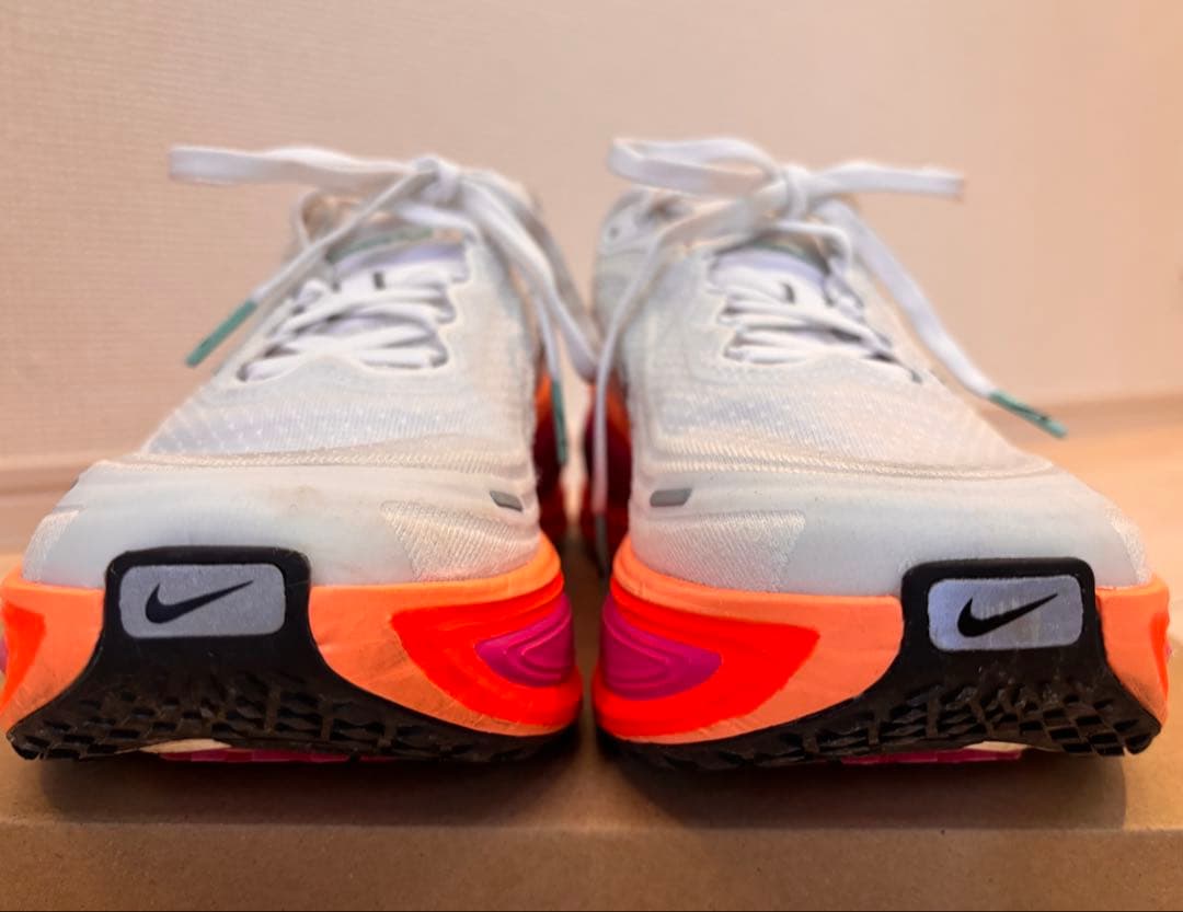 NIKE ナイキ ボメロプラス Vomero+ レディース 23.5cm