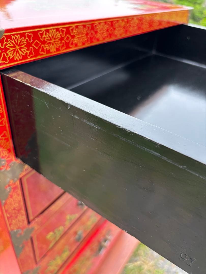 赤い花柄の木製タンス　シノワズリ家具　中国民藝　漆塗り　アンティーク　チェスト
