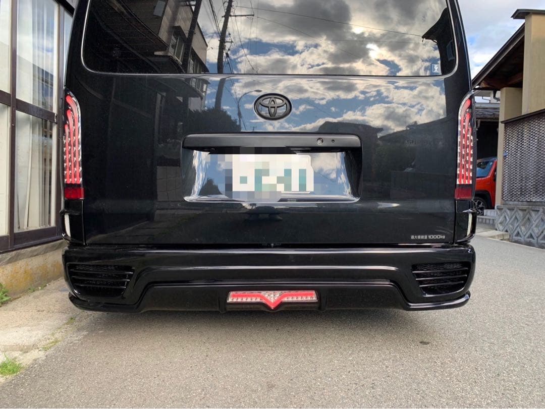 カ*メ様 ハイエースリアバンパー LEDライト付き