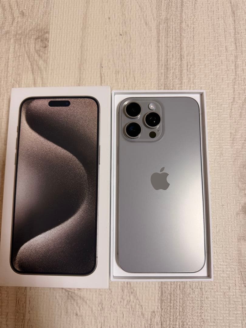 Apple iPhone 15 Pro MAXシルバー 本体256GB