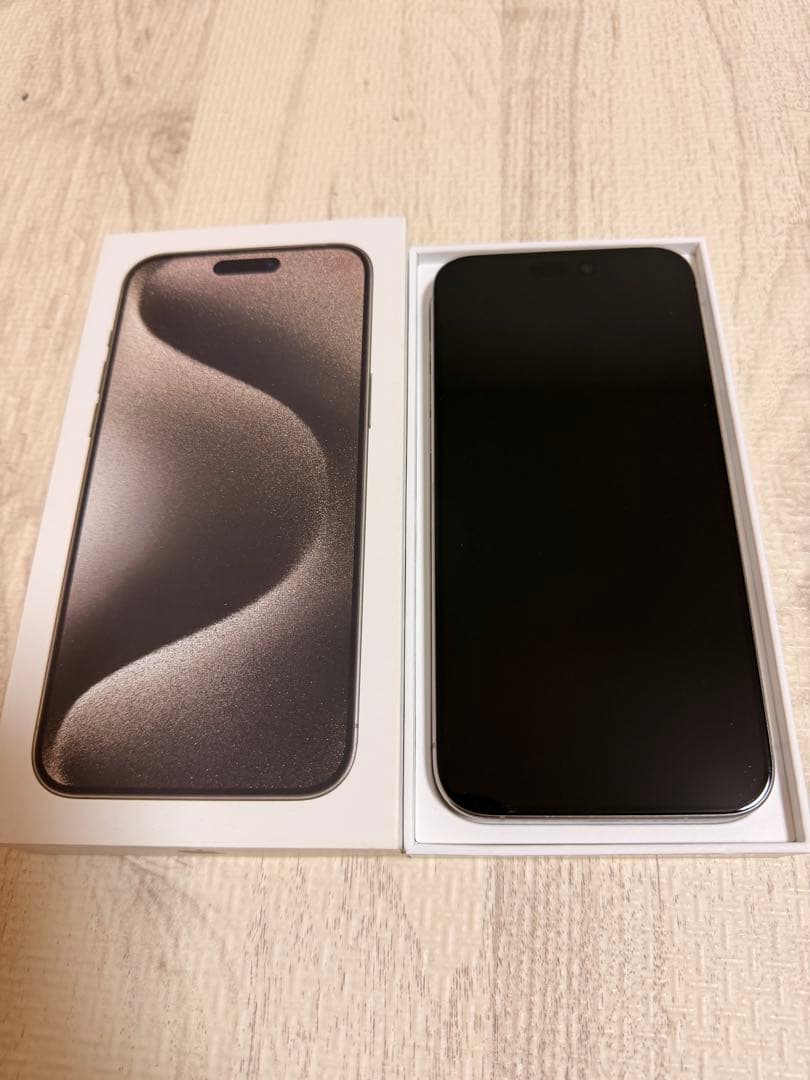 Apple iPhone 15 Pro MAXシルバー 本体256GB
