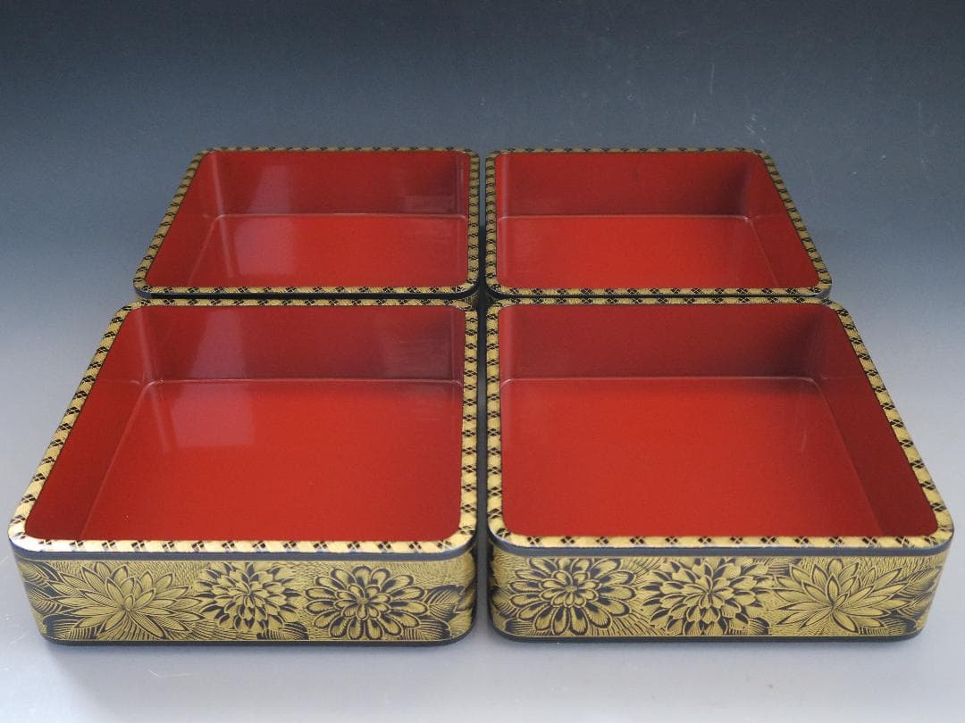 【輪島塗】極上菊詰沈金 四段重箱 内朱塗 蓋二枚 縁網代沈金重台付 天然木 共箱