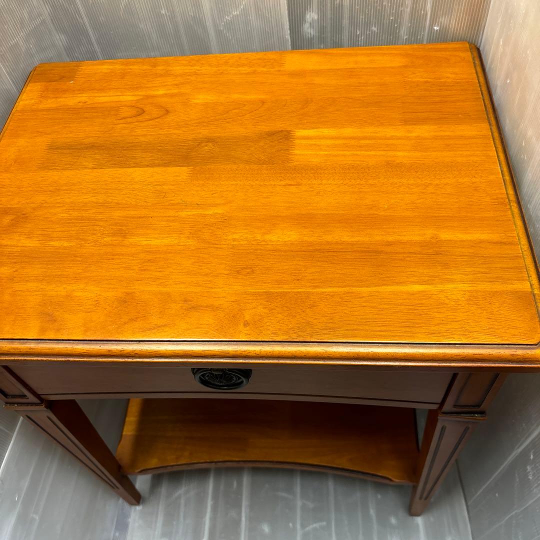 サイドテーブル　チェスト　机